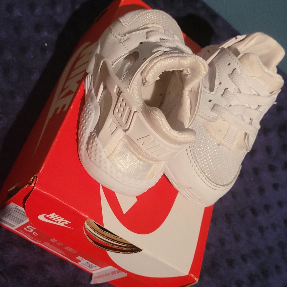 NIKE HUARACHE